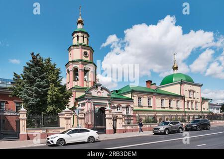 Kasan, Russland - Juni 8. 2023: Bau der orthodoxen Kirche der Abstammung des Heiligen Geistes, 1735 geweiht. Erbaut im russischen Barockstall Stockfoto