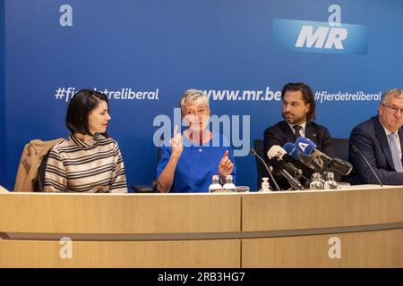 Brüssel, Belgien. 07. Juli 2023. Wallonien - Brüsseler Minister Valerie Glatigny, Francoise Bertiaux und ehemaliger WALLONISCHER Stellvertreter der Georges-Louis Bouchez-Föderation Wallonien - Brüsseler Ministerpräsident Pierre-Yves Jeholet, der auf einer Pressekonferenz der französischsprachigen liberalen Partei HERRN to annonce der neuen Föderation Wallonien - Brüssel Minister für Hochschulbildung, soziale Förderung, Bildung, Wissenschaftliche Forschung, Universitätskliniken, Jugendbetreuer, Werbung für Brüssel, Jugend und Sport, Freitag, 07. Juli 2023, im SITZ DER HERREN IN Brüssel. Valeri wird ein Nachfolger vorgestellt Stockfoto