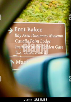 Straßenschild nach Fort Baker und Marin County, wenn Sie von der Golden Gate Bridge aus in einem Auto fahren San Francisco Kalifornien USA Stockfoto