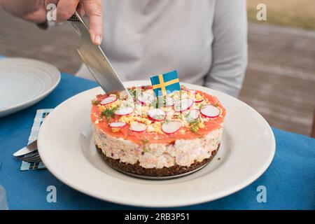 Traditionelles schwedisches Essen auf einem Tisch Stockfoto