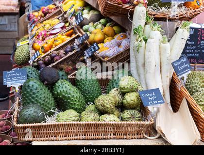 Durian im Angebot auf Londons Borough Market Stockfoto