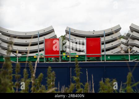 Ruislip, Großbritannien. 6. Juli 2023. Betontunnelsegmente, die die Tunnel umschlossen, die HS2 unterirdisch für die Hochgeschwindigkeitsbahnverbindung von London nach Birmingham bohren. Kredit: Maureen McLean/Alamy Live News Stockfoto