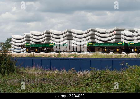 Ruislip, Großbritannien. 6. Juli 2023. Betontunnelsegmente, die die Tunnel umschlossen, die HS2 unterirdisch für die Hochgeschwindigkeitsbahnverbindung von London nach Birmingham bohren. Kredit: Maureen McLean/Alamy Live News Stockfoto