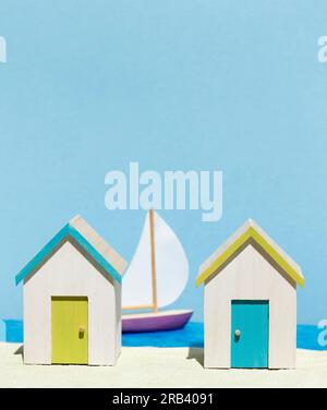 Model Beach Huts und Yacht Stockfoto