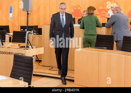 07. Juli 2023, Hessen, Wiesbaden: Innenminister Peter Beuth (CDU) ist der letzte Zeuge, der vor dem Untersuchungsausschuss zum Anschlag von Hanau erscheint. Ein 43-jähriger Deutscher erschoss am 19. Februar 2020 neun Menschen in Hanau aus rassistischen Gründen. Foto: Helmut Fricke/dpa Stockfoto