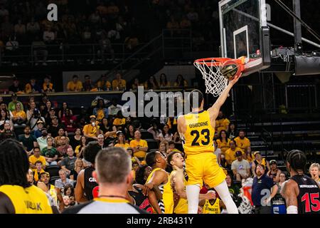 Edmonton, Kanada. 05. Juli 2023. Edmonton Stinger's (23) Isiah Osbourne (G) legt 2 Punkte in 2023 CEBL-Action in Spiel 3 der Schlacht von Alberta an. Calgary Surge 83 - 91 Edmonton Stingers Credit: SOPA Images Limited/Alamy Live News Stockfoto