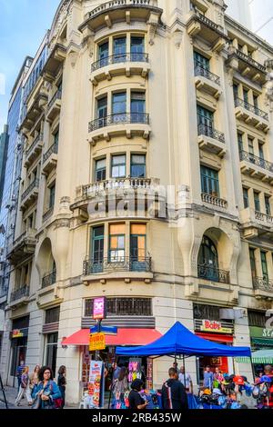 Rio de Janeiro, Brasilien - 15. Juni 2023: Einzelhandelsaktivitäten in der Stadt. Werbeartikel und Lifestyle für kleine Unternehmen. Stockfoto