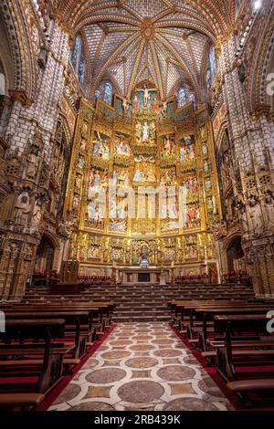 Hauptaltar im Inneren der Kathedrale von Toledo - Toledo, Spanien Stockfoto