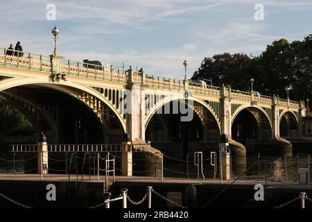 Richmond Lock and Weir der Port of London Authority an der Themse in London, England, Großbritannien Stockfoto