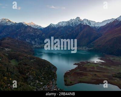 Panoramablick auf den Comer See, Luftaufnahme, Herbst Stockfoto