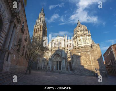 Kathedrale von Toledo am Plaza del Ayuntamiento - Toledo, Spanien Stockfoto