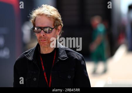 Silverstone, Großbritannien. 07. Juli 2023. Jerry Bruckheimer (USA) Filmproduzent. Formel-1-Weltmeisterschaft, Rd 11, Britischer Grand Prix, Freitag, 7. Juli 2023. Silverstone, England. Kredit: James Moy/Alamy Live News Stockfoto