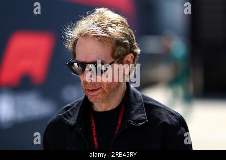 Silverstone, Großbritannien. 07. Juli 2023. Jerry Bruckheimer (USA) Filmproduzent. Formel-1-Weltmeisterschaft, Rd 11, Britischer Grand Prix, Freitag, 7. Juli 2023. Silverstone, England. Kredit: James Moy/Alamy Live News Stockfoto
