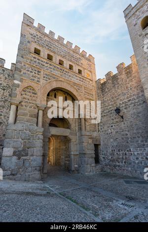 Puerta de Alfonso VI Gate (Puerta de Bisagra) - Toledo, Spanien Stockfoto