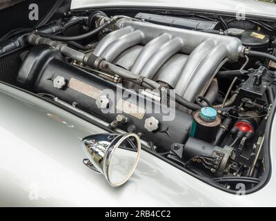 Motor einer 1954 Mercedes Benz 300 SL Gullwing Coupe, hergestellt von 1954 bis 1957. Der 300 SL ist eines der begehrtesten Autos seiner Zeit. Stockfoto