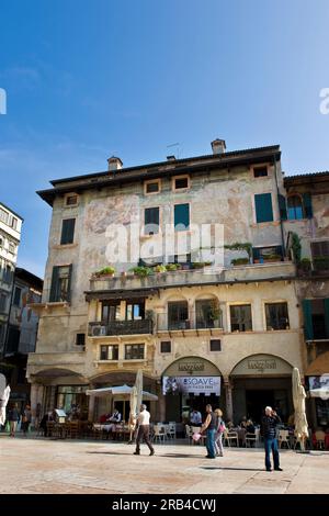 Casa Mazzanti, Piazza Delle Erbe, Verona, Veneto, Italien Stockfoto