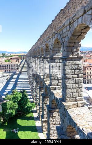 Das römische Aquädukt von Segovia (Acueducto de Segovia), Plaza Artillería, Segovia, Kastilien und León, Königreich Spanien Stockfoto