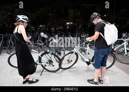 Karlsbad, Tschechische Republik. 07. Juli 2023. 8. Tag des 57. Internationalen Filmfestivals Karlovy Vary, 7. Juli 2023. Fahrradverleih für Festivals. Kredit: Katerina Sulova/CTK Photo/Alamy Live News Stockfoto