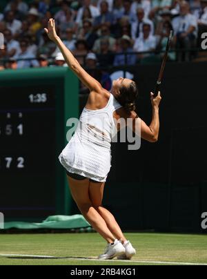 London, Großbritannien. 07. Juli 2023. Die belarussische Arnya Sabalenka spielt in ihrer zweiten Runde gegen die französische Varvara Gracheva am fünften Tag der Wimbledon-Meisterschaft 2023 in London am Freitag, den 07. Juli 2023. Foto: Hugo Philpott/UPI Credit: UPI/Alamy Live News Stockfoto