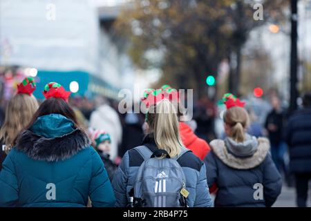 Einkaufsbummel auf der Oxford Street im Zentrum von London. Stockfoto