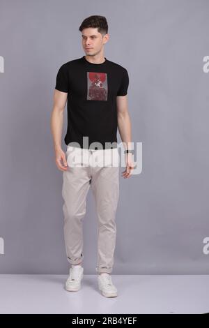 Herren-T-Shirt/Shirt-Modell Stockfoto