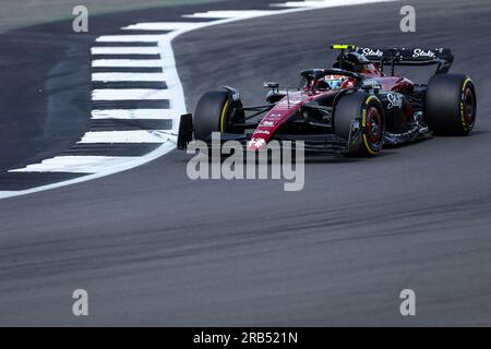 Zhou Guanyu (CHN) vom Teameinsatz Alfa Romeo F1 nimmt am 6. Juli 1 an der Formel-1-Übung 2 (2. Übung ) Teil, die am. Juli 2023 auf dem Silverstone Circuit, Silverstone, Vereinigtes Königreich, an der Formel--Veranstaltung ARAMCO BRITISH GRAND PRIX 2023 teilnimmt Stockfoto