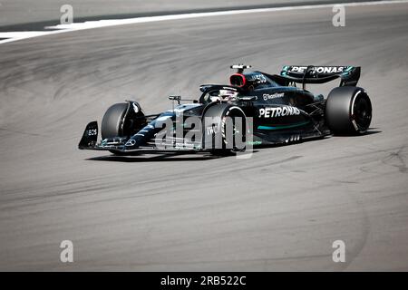 Lewis Hamilton (GBR) vom Mercedes-AMG Petronas F1 Team nimmt am 6. Juli 2023 am Formel 1 ARAMCO GRAND PRIX 2023 auf dem Silverstone Circuit, Silverstone, Vereinigtes Königreich, Teil an der Formel 1 Practice 2 (2. Practice ) Stockfoto