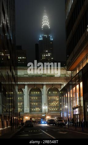 Hauptbahnhof und Chrisler-Gebäude bei Nacht Stockfoto