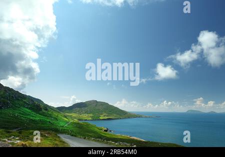 Die Küste zwischen Allihies und Eyeries, County Cork, Irland - John Gollop Stockfoto