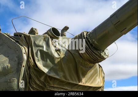 Nahaufnahme der Kanone im Turm eines Panzers, gepanzerter Wagen M60 patton, der behinderten spanischen Armee, grün entblößt in Rojas, einer kleinen Stadt in Burgos, Stockfoto