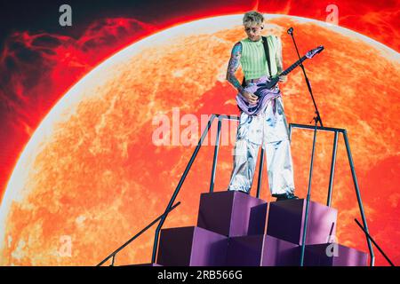 Madrid, Spanien. 06. Juli 2023. Der amerikanische Sänger und Musiker Colson Baker, besser bekannt als Machine Gun Kelly, tritt live im Konzert des Mad Cool Festivals 2023 in Villaverde auf. Kredit: SOPA Images Limited/Alamy Live News Stockfoto