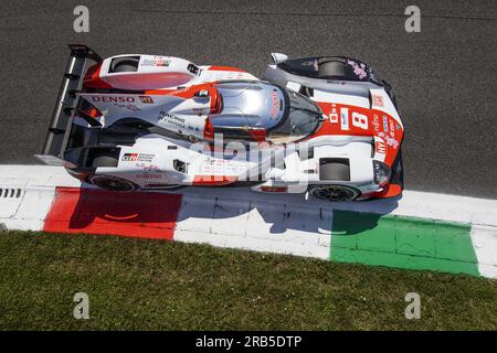 08 BUEMI Sebastien (Hg), HARTLEY Brendon (nzl), HIRAKAWA Ryo (jpn), Toyota Gazoo Racing, Toyota GR010 - Hybrid, Action während der 6 Stunden Monza 2023. Runde der FIA World Endurance Championship 2023, vom 7. Bis 3. 9. Juli 2023 auf dem Autodrome Nazionale di Monza, Italien Credit: Independent Photo Agency Srl/Alamy Live News Stockfoto