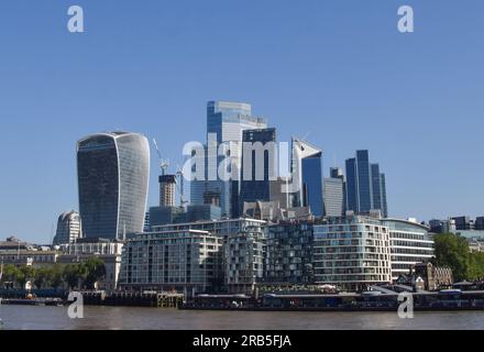 London, Großbritannien. 07. Juli 2023. Allgemeiner Blick auf die City of London, das Finanzviertel der Hauptstadt, an einem klaren Sommertag. (Foto: Vuk Valcic/SOPA Images/Sipa USA) Guthaben: SIPA USA/Alamy Live News Stockfoto