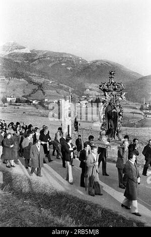 Prozession, Italien, 70er Jahre Stockfoto