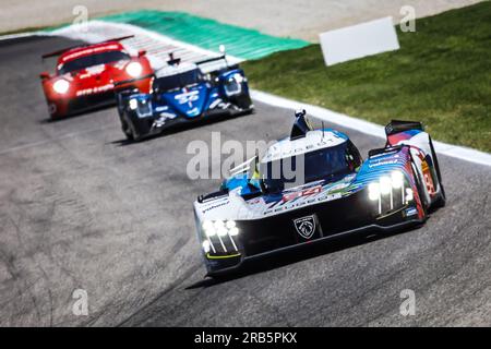 94 DUVAL Loic (Fra), MENEZES Gustavo (usa), MULLER Nico (XIII), Peugeot TotalEnergies, Peugeot 9x8, Action während der 6 Stunden Monza 2023, 3. Runde der FIA-Weltausdauermeisterschaft 2023, vom 7. Bis 9. Juli 2023 auf der Autodrome Nazionale di Monza, in Monza, Italien Kredit: Independent Photo Agency Srl/Alamy Live News Stockfoto