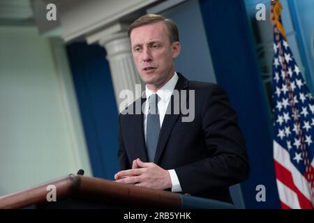 Washington, Vereinigte Staaten. 07. Juli 2023. Der nationale Sicherheitsberater Jake Sullivan nimmt am 7. Juli 2023 am täglichen Briefing im Weißen Haus in Washington Teil. Kredit: Chris Kleponis/CNP/dpa/Alamy Live News Stockfoto