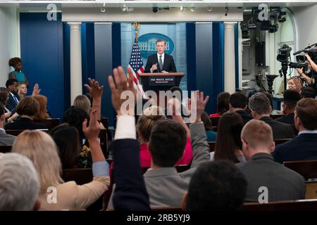 Washington, Vereinigte Staaten. 07. Juli 2023. Der nationale Sicherheitsberater Jake Sullivan nimmt am 7. Juli 2023 am täglichen Briefing im Weißen Haus in Washington Teil. Kredit: Chris Kleponis/CNP/dpa/Alamy Live News Stockfoto