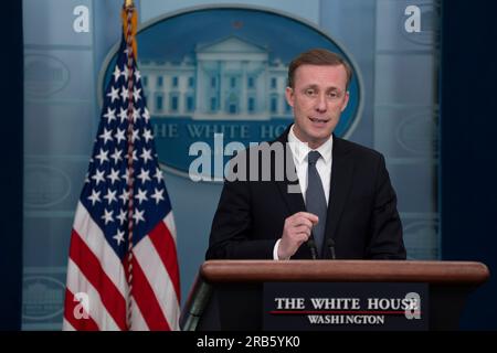 Washington, Vereinigte Staaten. 07. Juli 2023. Der nationale Sicherheitsberater Jake Sullivan nimmt am 7. Juli 2023 am täglichen Briefing im Weißen Haus in Washington Teil. Kredit: Chris Kleponis/CNP/dpa/Alamy Live News Stockfoto