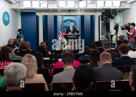 Washington, Vereinigte Staaten. 07. Juli 2023. Der nationale Sicherheitsberater Jake Sullivan nimmt am 7. Juli 2023 am täglichen Briefing im Weißen Haus in Washington Teil. Kredit: Chris Kleponis/CNP/dpa/Alamy Live News Stockfoto