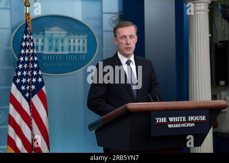 Washington, Vereinigte Staaten. 07. Juli 2023. Der nationale Sicherheitsberater Jake Sullivan nimmt am 7. Juli 2023 am täglichen Briefing im Weißen Haus in Washington Teil. Kredit: Chris Kleponis/CNP/dpa/Alamy Live News Stockfoto