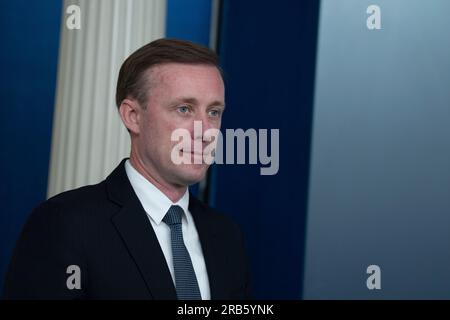 Washington, Vereinigte Staaten. 07. Juli 2023. Der nationale Sicherheitsberater Jake Sullivan nimmt am 7. Juli 2023 am täglichen Briefing im Weißen Haus in Washington Teil. Kredit: Chris Kleponis/CNP/dpa/Alamy Live News Stockfoto