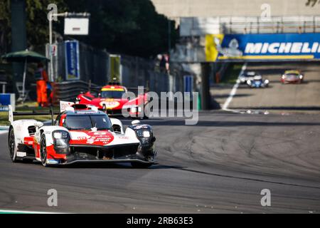 08 BUEMI Sebastien (Hg), HARTLEY Brendon (nzl), HIRAKAWA Ryo (jpn), Toyota Gazoo Racing, Toyota GR010 - Hybrid, Action während der 6 Stunden Monza 2023. Runde der FIA World Endurance Championship 2023, vom 7. Bis 3. 9. Juli 2023 auf dem Autodrome Nazionale di Monza, Italien Credit: Independent Photo Agency Srl/Alamy Live News Stockfoto