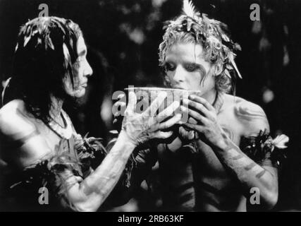 Rui Polonah, Charley Boorman, am Drehort des Films, "The Emerald Forest", Botschaft Pictures, 1985 Stockfoto