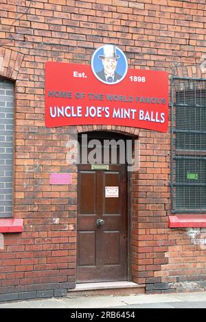 Heimstadion der weltberühmten Uncle Joes Mint Balls in Wigan in Greater Manchester Stockfoto