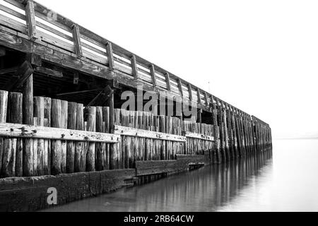 Marine Science Center Pier im Fort Worden Historical State Park Stockfoto