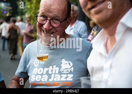 ROTTERDAM - Audienz beim North Sea Jazz. Die Veranstaltung begann einst mit einigen Aufführungen in sechs Sälen und neuntausend Besuchern in Den Haag. An diesem Wochenende werden rund neunzigtausend Enthusiasten aus der ganzen Welt zu mehr als einhundertfünfzig Aufführungen auf sechzehn Bühnen kommen. ANP PAUL BERGEN niederlande Out - belgien Out Credit: ANP/Alamy Live News Stockfoto