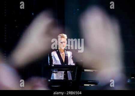 Berlin, Deutschland. 07. Juli 2023. Martin Gore von Depeche Mode tritt im Olympiastadion Berlin auf. Kredit: Christoph Soeder/dpa/Alamy Live News Stockfoto