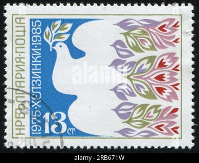 RUSSLAND KALININGRAD, 26. MÄRZ 2019: Stempel gedruckt von Bulgarien zeigt Taube, circa 1985 Stockfoto