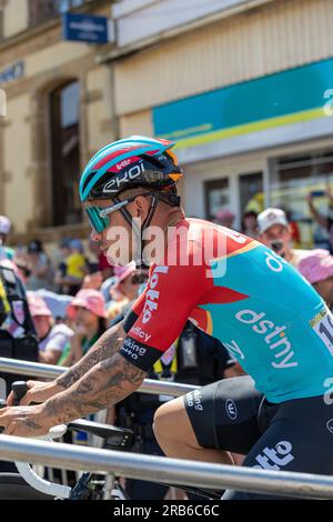 Mont de Marsan, Frankreich, 7. Juli 2023, CALEB EWAN von LOTTO DSTNY zu Beginn der Phase 7, 170km, Mont de Marsan nach Bordeaux während der 110. Ausgabe der Tour de France. Kredit: Nick Phipps/Alamy Live News Stockfoto