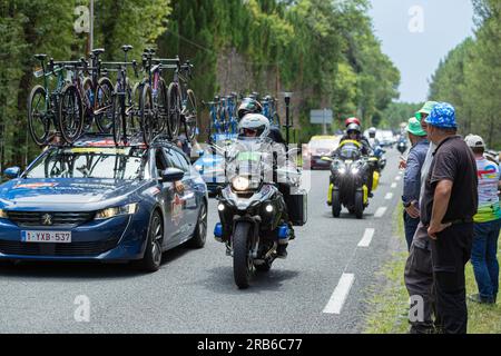 Bordeaux, Frankreich, 7. Juli 2023, der Konvoi der Tour de France während der Stage 7, 170km, Mont de Marsan nach Bordeaux während der 110. Ausgabe der Tour de France Kredit: Nick Phipps/Alamy Live News Stockfoto